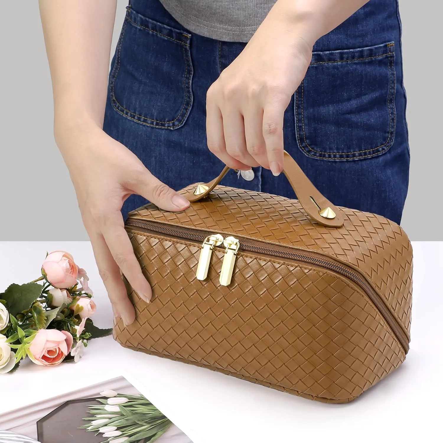Large Capacity Travel Cosmetic Bag - Portable Makeup Bags for Women Waterproof PU Leather Checkered Makeup Organizer Bag with Dividers and Handle,Toiletry Bag for Cosmetics